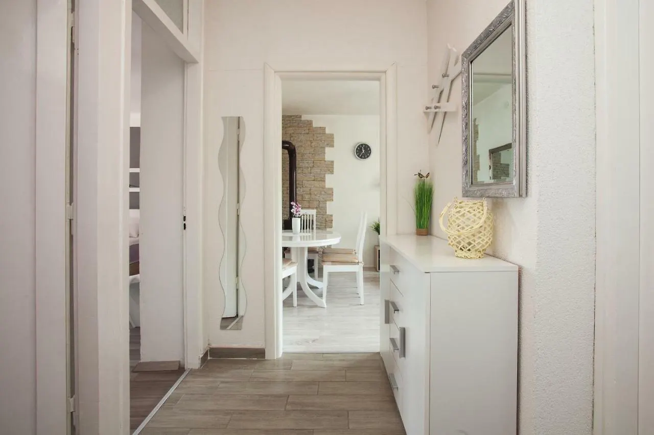Royal View Apartment Zadar 0*,