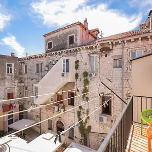 Apartment Two Bedroom In Center Igor, Zadar